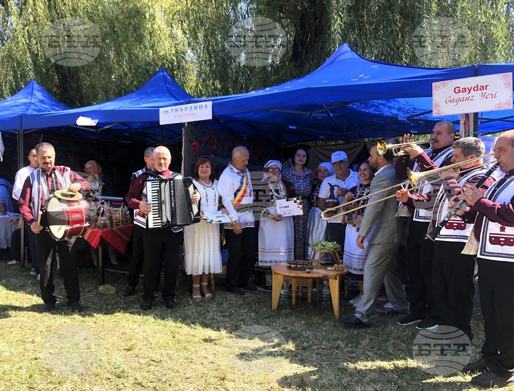 Твърдица представи старинни килими на деветнадесетия Международен фестивал в Михайлени, Молдова