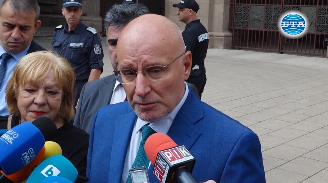 БНБ не трябва да се въвлича в политическия процес, каза управителят на БНБ Димитър Радев