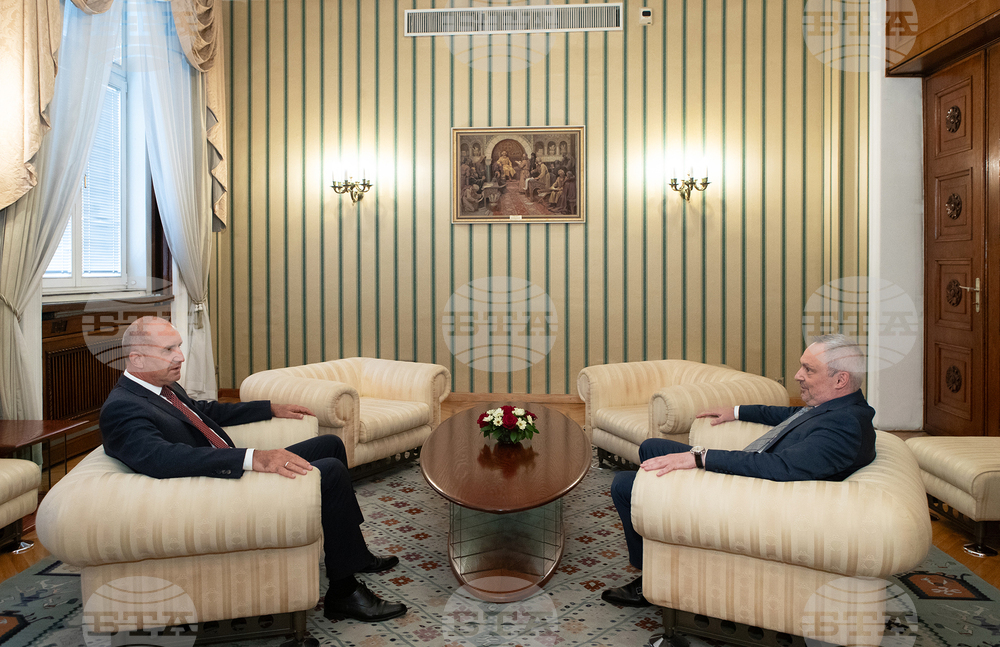 Държавният глава проведе среща с подуправителя на БНБ Радослав Миленков в рамките на конституционната процедура по назначаване на служебно правителство