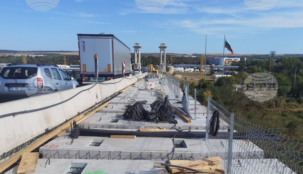 Workers Install 20 Reinforced Concrete Panels at Danube Bridge near Ruse
