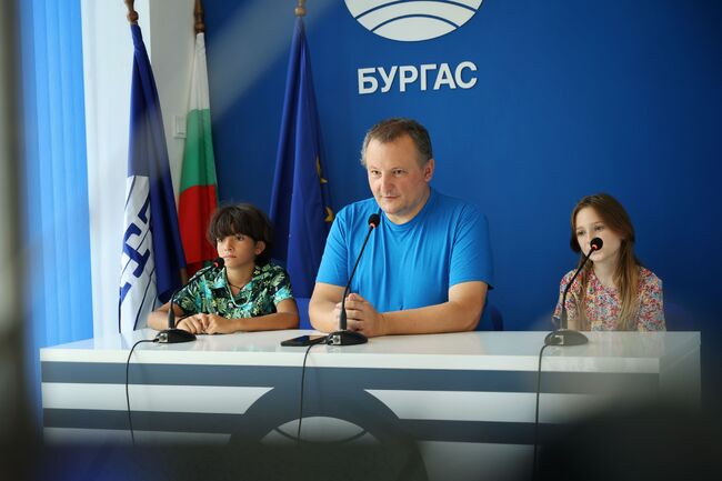 Национален клуб за деца репортери възнамерява да заснеме подкаст за Никулден в Бургас