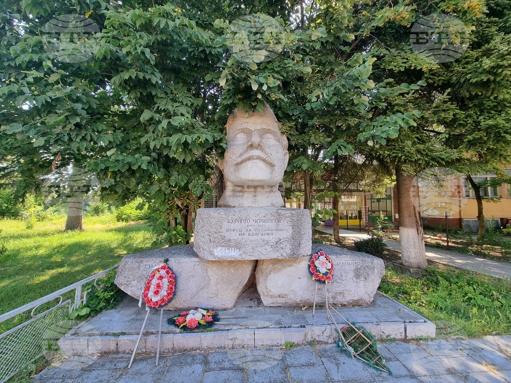 С шествие от центъра на луковитското село Дерманци до паметника на Христо Чернопеев бяха отбелязани 110 години от гибелта на войводата