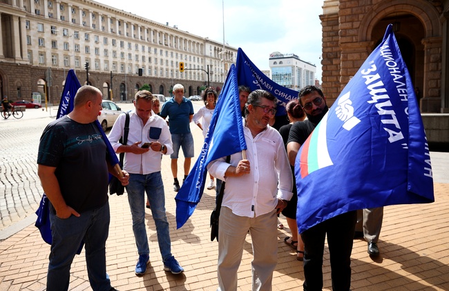 От синдикат "Защита" протестираха пред Инспекцията по труда в София, от ведомството отхвърлиха твърденията за бездействие по сигнали
