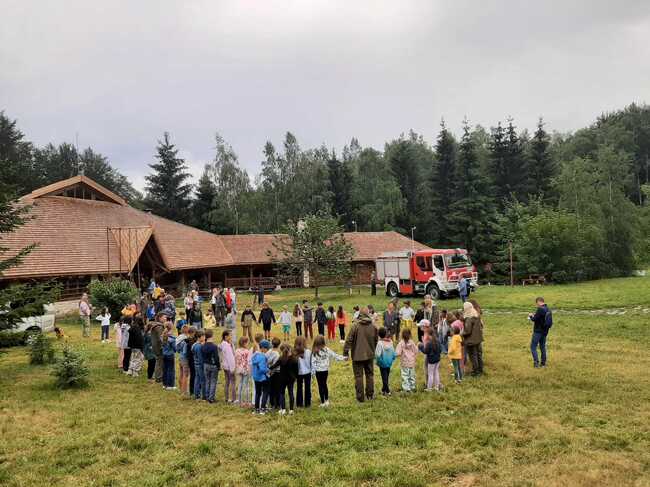 Стотици деца се включват в кампанията на ИАГ „Безотговорността е най-опасната искра“