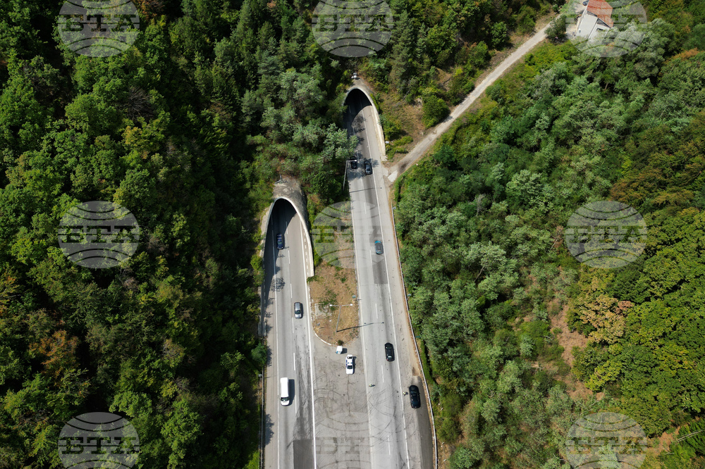 Временно не работи осветлението на тунел "Траянови врата" на автомагистрала "Тракия"