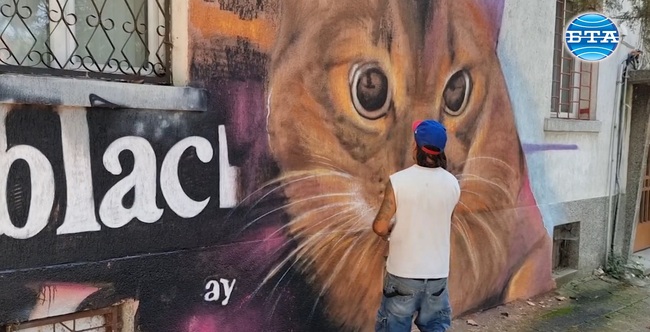 Графити артистът Иван Янков - Esteo преобразява втори жилищен блок в Бургас със своето изкуство