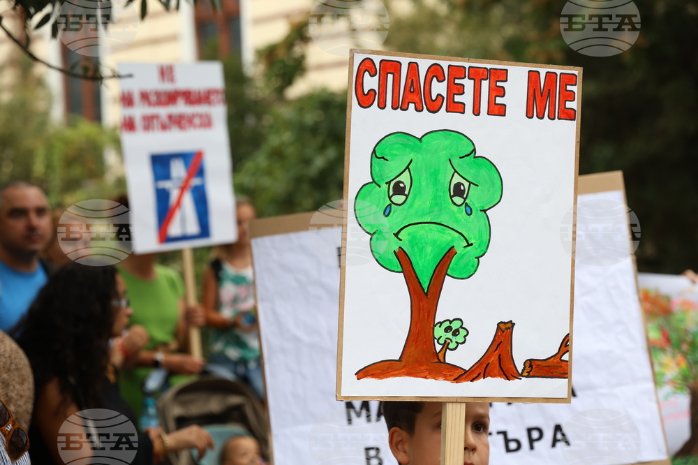 „Да спасим дърветата на „Опълченска“ - протестно шествие