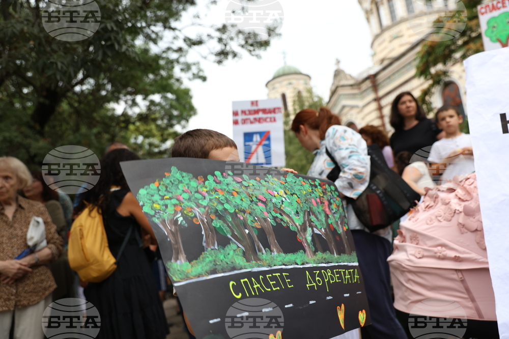 „Да спасим дърветата на „Опълченска“ - протестно шествие