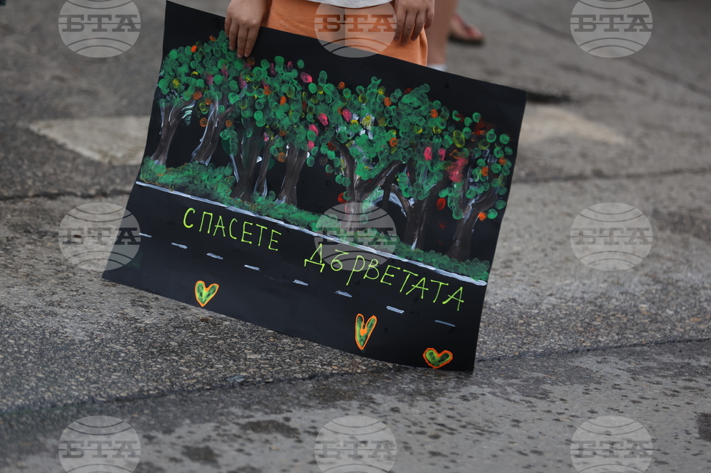 „Да спасим дърветата на „Опълченска“ - протестно шествие
