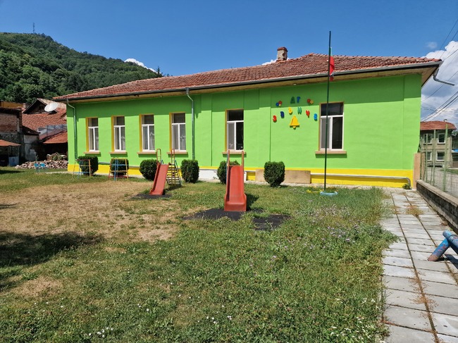 Проект за основен ремонт на покрива на детската градина в троянското село Черни Осъм е одобрен по програма „Красива България“