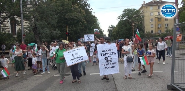 Шествие против отсичането на дървета на ул. „Опълченска“ се проведе в София 