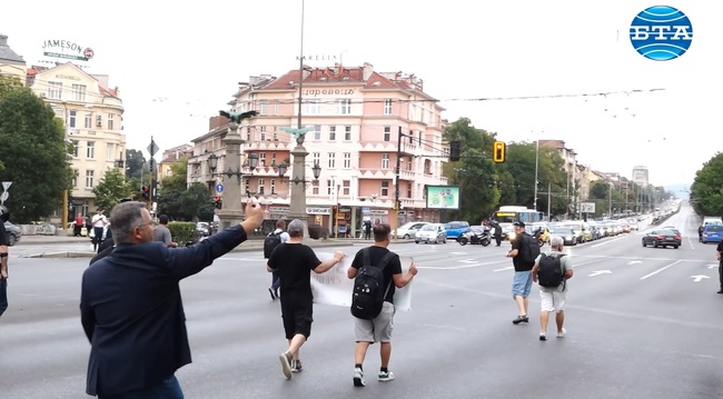 Протест с искане за оставката на служебния вътрешен министър Калин Стоянов 