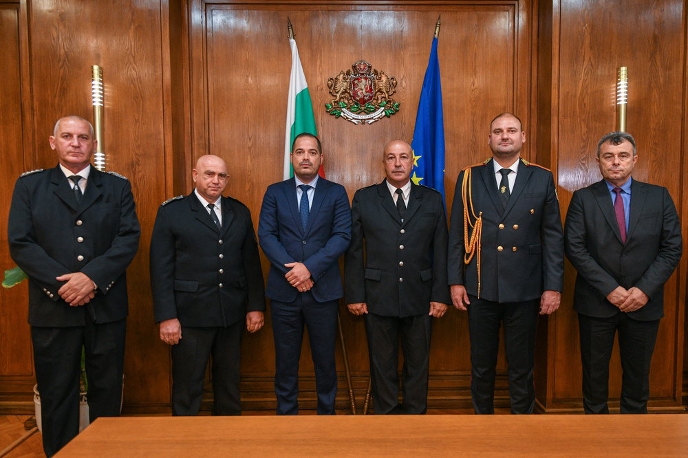 Министър Стоянов награди жандармеристи, участвали в потушаване на опустошителните пожари във Воден и Крайново