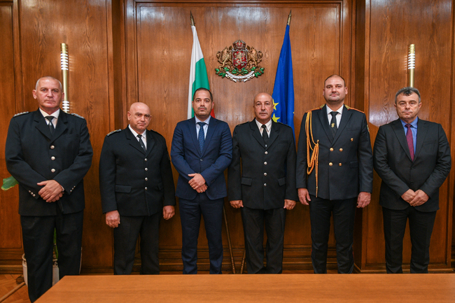 Министър Стоянов награди жандармеристи, участвали в потушаване на опустошителните пожари във Воден и Крайново