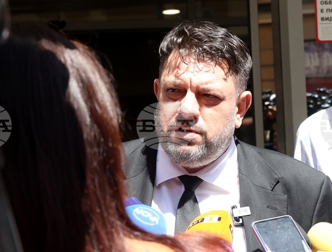 Димитър Главчев не е подходящият кандидат за служебен премиер, но се съобразяваме с ограниченията в Конституцията, коментираха от БСП