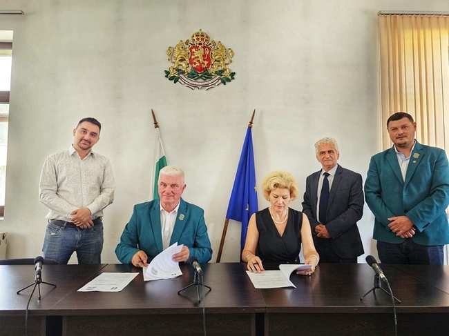 Областна администрация Смолян: С подписания днес Меморандум за сътрудничество стартира разкриването на акредитиран филиал на ВУАРР в Чепеларе