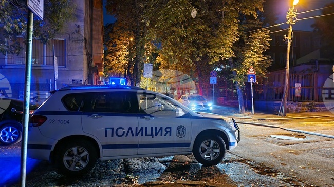 Задържани са петима малолетни за вандализъм срещу офиса на ДПС в бургаския квартал "Победа"