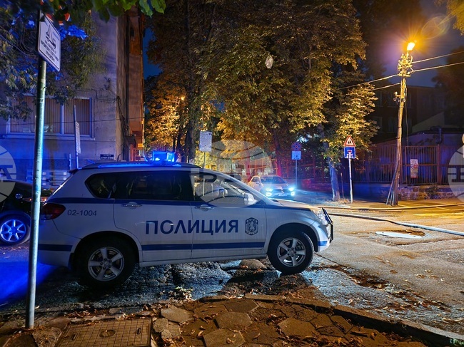 Задържани са петима малолетни за вандализъм срещу офиса на ДПС в бургаския квартал "Победа"