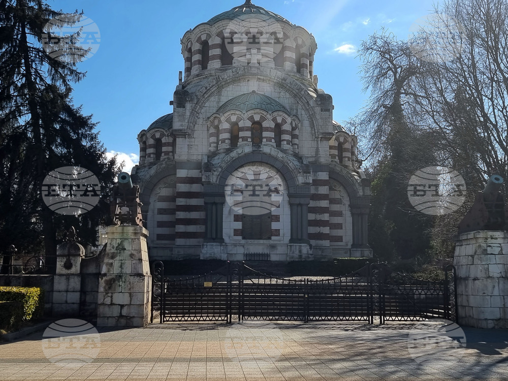 Мавзолеят в Плевен ще бъде осветен в цветовете на българския трибагреник
