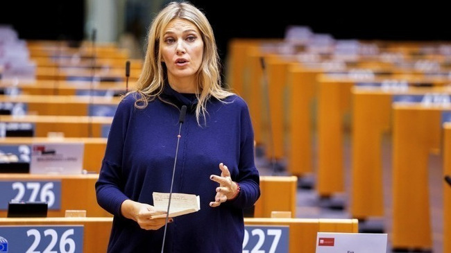 Заместник-председателката на Европейския парламент Ева Кайли е изключена от гръцката си партия заради подозрения в корупция