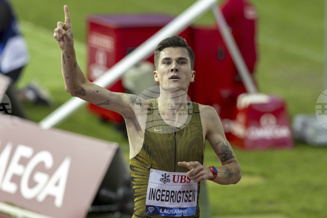 Ингебригтсен подобри световните рекорди на 1500 метра и на миля на закрито