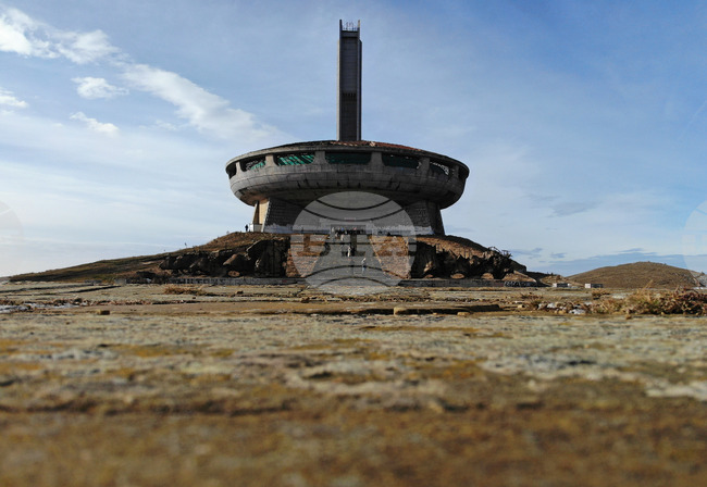 В нормална обстановка започна изборният ден на днешния местен референдум в Казанлък за паметника "Бузлуджа"