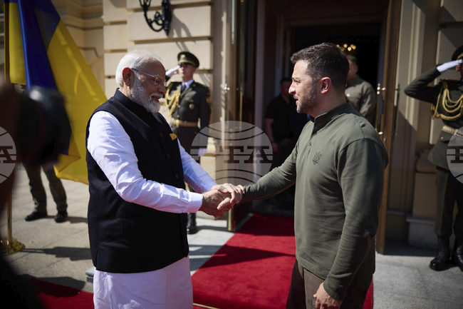 Володимир Зеленски заяви, че е обсъдил въпроса за санкциите срещу Русия с Нарендра Моди 