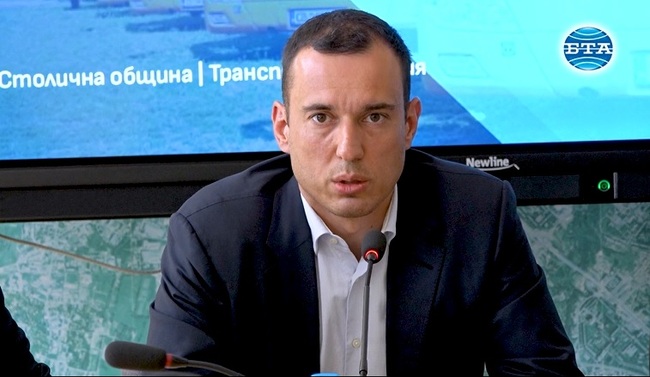 Държавата да изплати натрупаните 28 млн. лева задължения от преференциалните карти за градски транспорт, призова Васил Терзиев