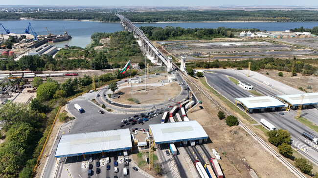 Дунав мост при Русе ще бъде затворен за движение днес заради основния ремонт