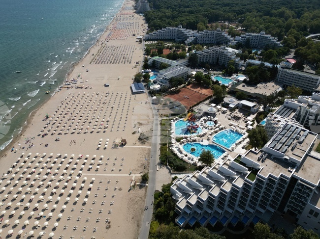 Албена отбелязва 57 години с повече от 12 000 гости