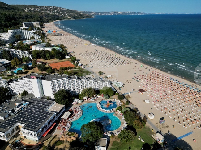 Плажът на Албена е отличен за 29-а година с международното отличие "Син флаг"