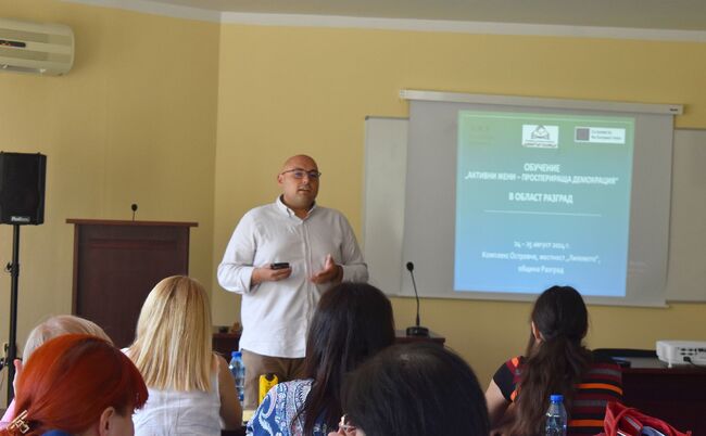 Община Разград: Кметът Добрин Добрев бе лектор в обучение на тема „Активни жени – просперираща демокрация” 