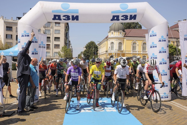 Министерство на младежта и спорта: Министър Глушков даде старт на 71-вата Колоездачна обиколка на България 