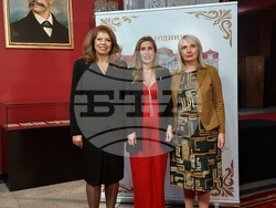 Снимка: Прессекретариат - Вицепрезидентът Илияна Йотова беше гост на празника на 134 Средно училище „Димчо Дебелянов“