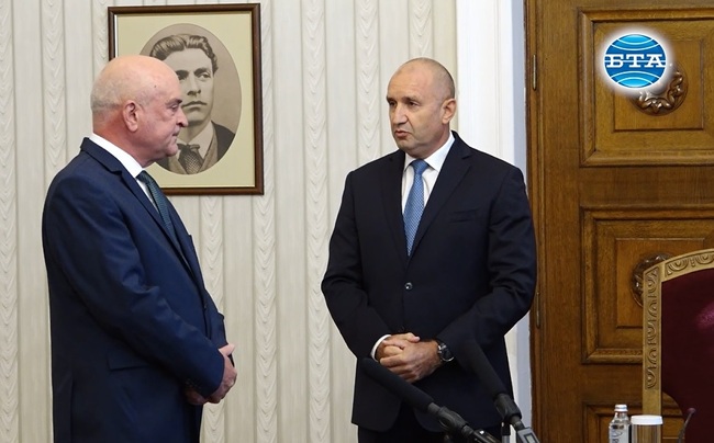 Утре президентът Румен Радев ще издаде укази за назначаване на предложеното от Димитър Главчев правителство и за избори на 27 октомври