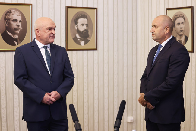 Държавният глава ще издаде утре указ за назначаването на служебно правителство с министър-председател Димитър Главчев и за провеждане на предсрочни парламентарни избори на 27 октомври