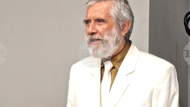 Авторската си лирика и биографията на Имре Калман ще представи днес в Русе писателят Петър Вангелов