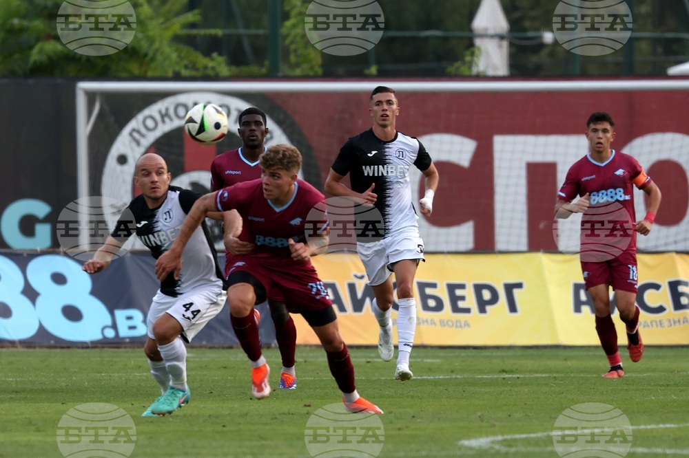 Футбол - „Септември“ - „Локомотив“