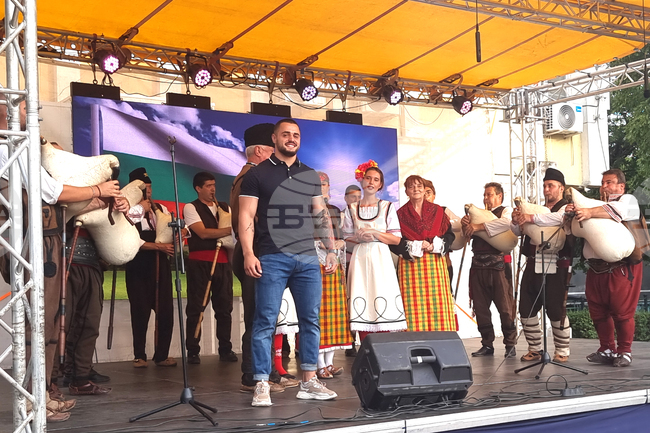 Червен бряг - Карлос Насар - почетен гражданин