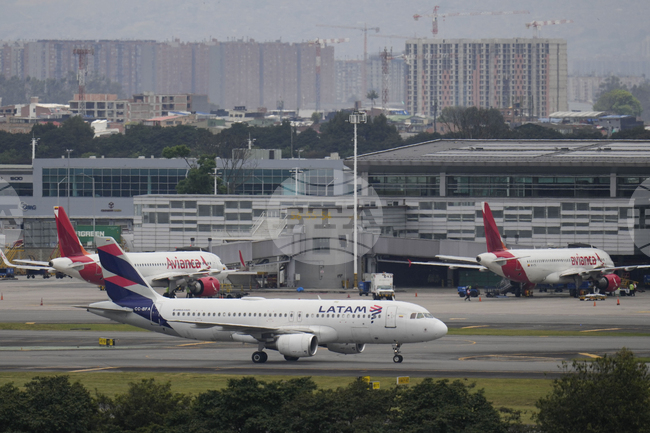 Петнайсет души загинаха при самолетна катастрофа в Колумбия