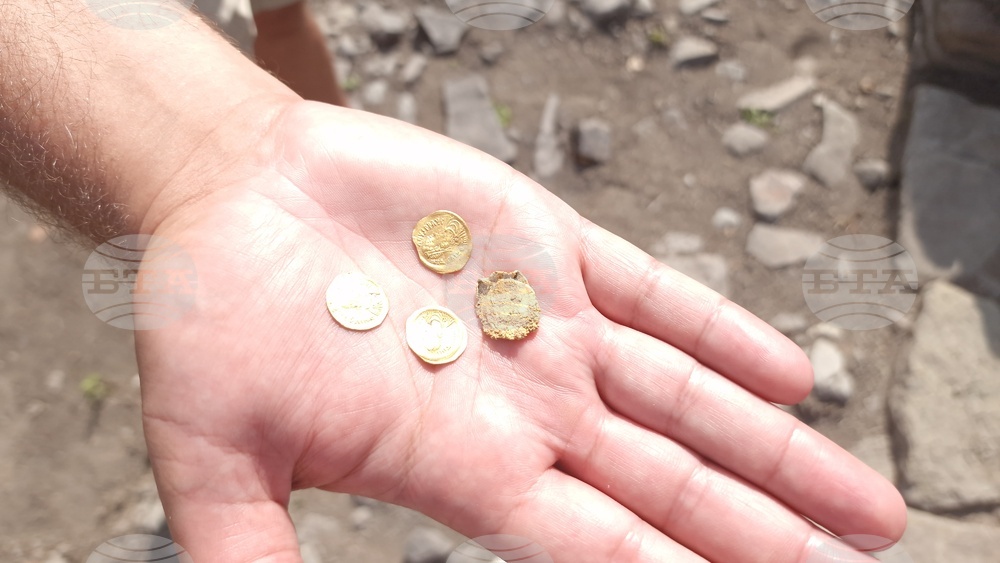 Archeologists in Debnevo Find Gold Coins From Time of Emperor Justinian I