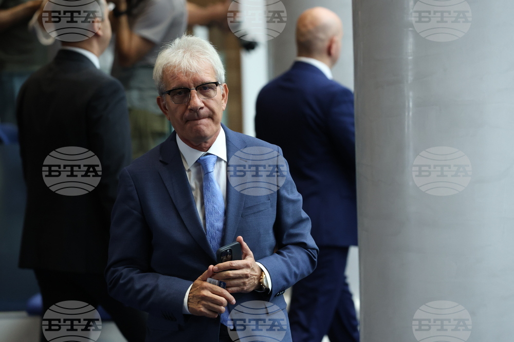 Парламент - служебен кабинет - клетва