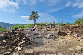 Село Дебнево - крепост „Калето“ - археологически разкопки - златни монети