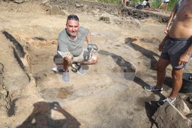 Село Дебнево - крепост „Калето“ - археологически разкопки - златни монети