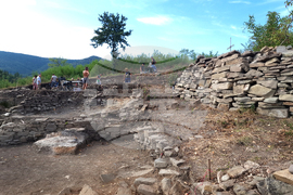 Село Дебнево - крепост „Калето“ - археологически разкопки - златни монети