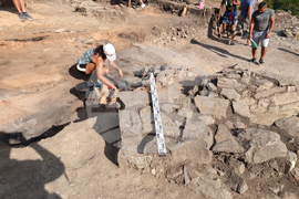 Село Дебнево - крепост „Калето“ - археологически разкопки - златни монети