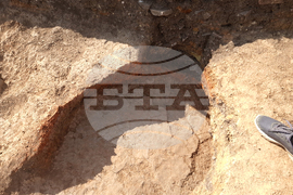 Село Дебнево - крепост „Калето“ - археологически разкопки - златни монети