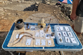 Село Дебнево - крепост „Калето“ - археологически разкопки - златни монети