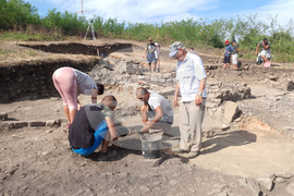 Село Дебнево - крепост „Калето“ - археологически разкопки - златни монети