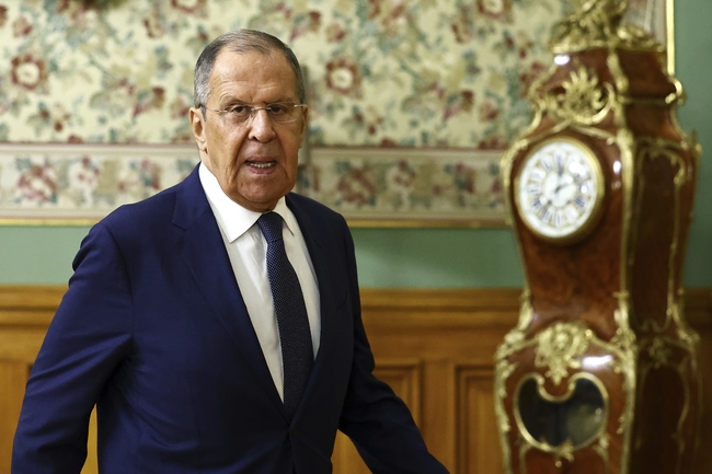 Украйна шантажира с искането си да извършва удари със западни оръжия на територията на Русия, каза руският външен министър Сергей Лавров